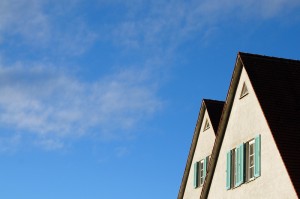 Moderne Fertighäuser auf einem sicheren Fundament gebaut